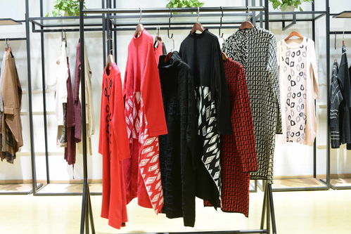 庫存折扣女裝 優(yōu)勢分析與優(yōu)質批發(fā)貨源指南